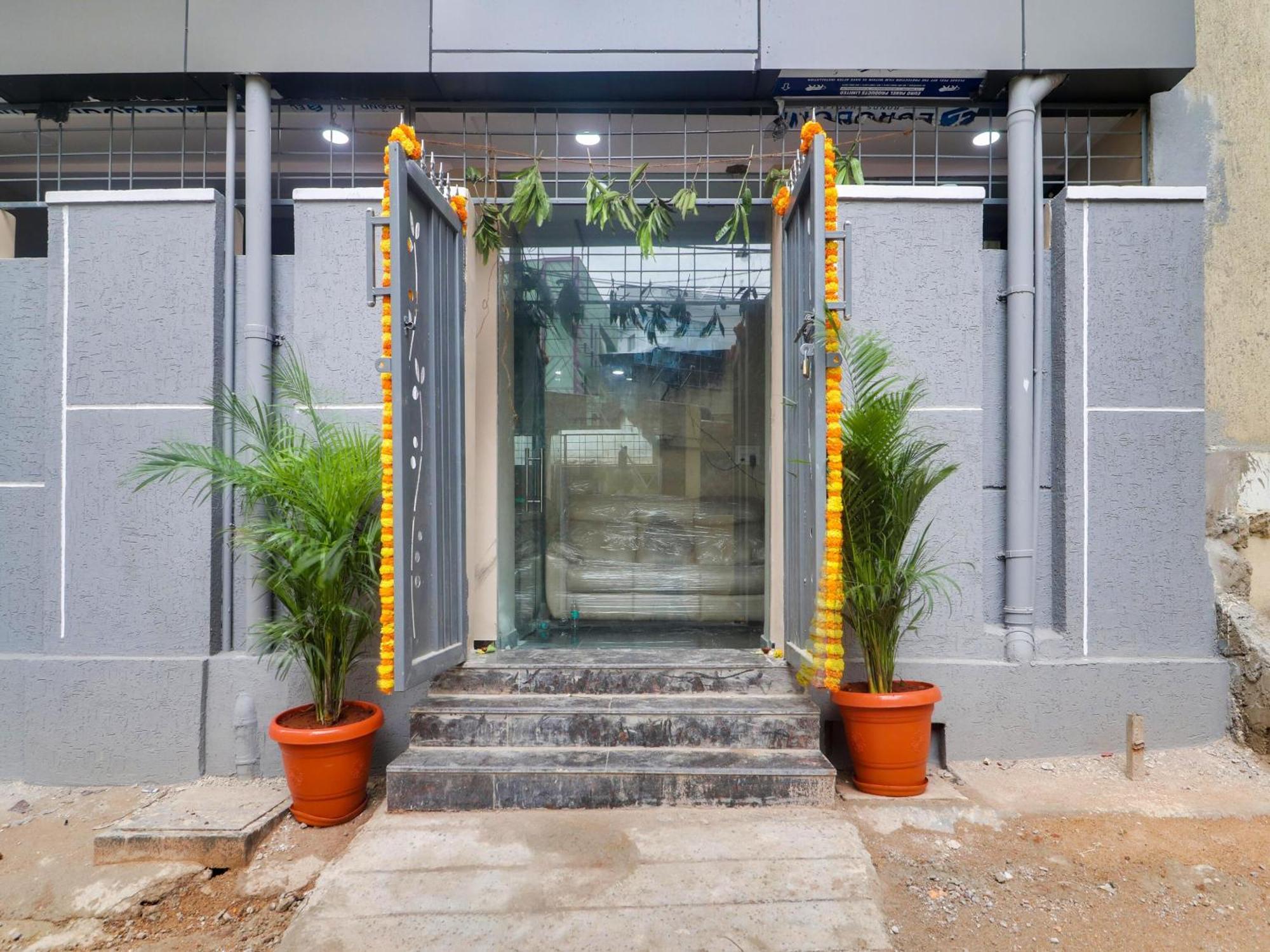Hotel O Red Stone Hotels Hyderabad Exterior foto