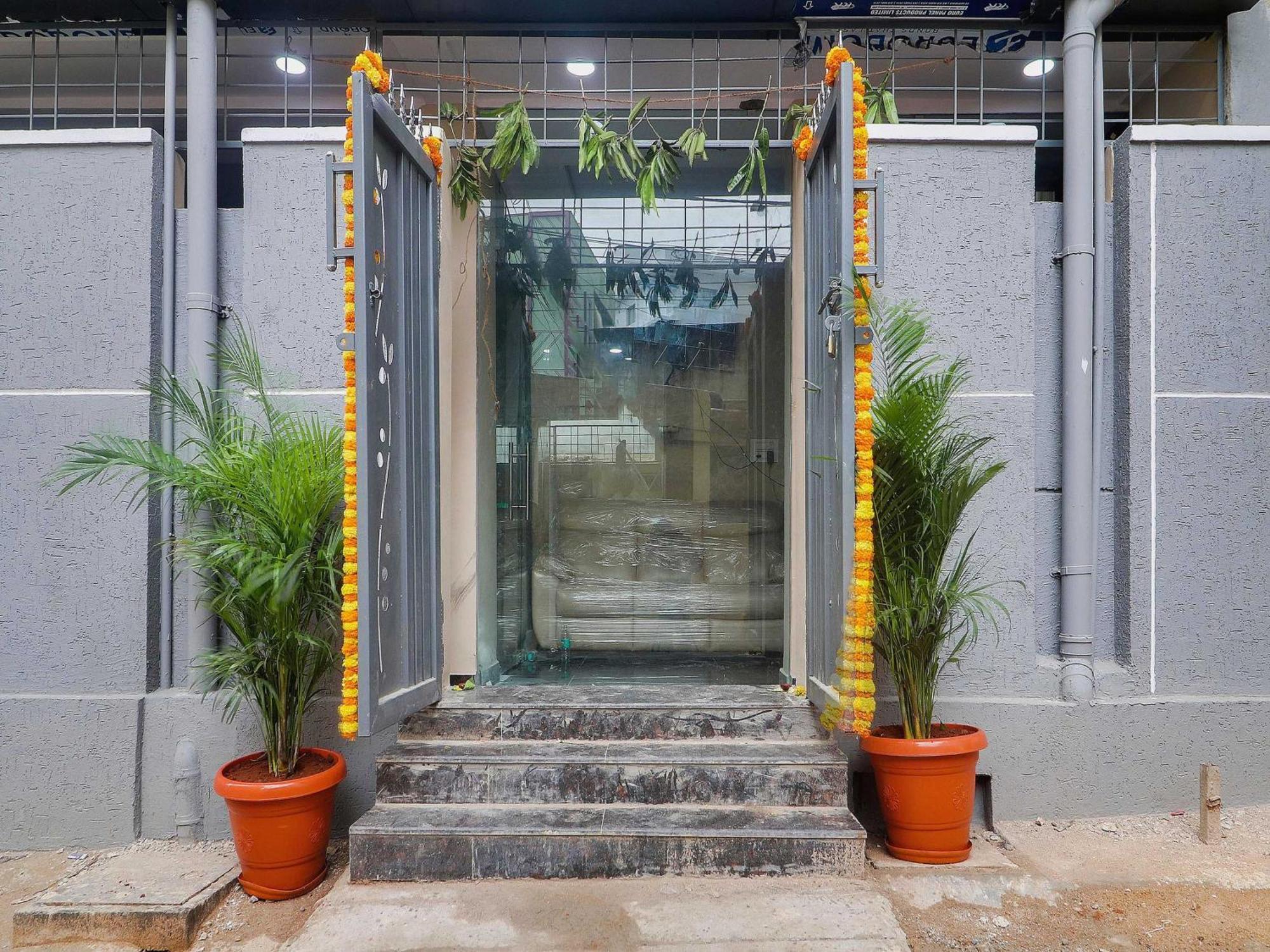 Hotel O Red Stone Hotels Hyderabad Exterior foto